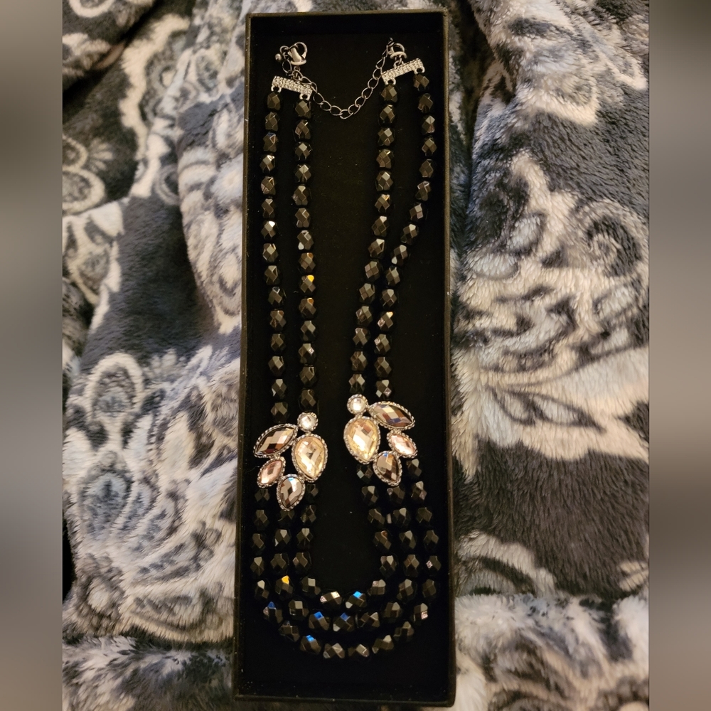 Costume jeweled necklace NWT